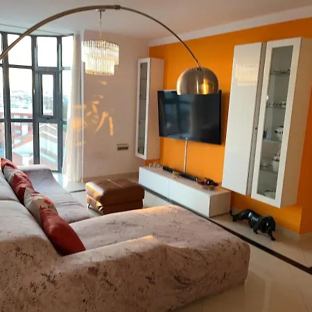 דירה Luxury Apartment,near Beach&golf
