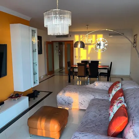 Luxury Apartment,near Beach&golf דירה אמורה